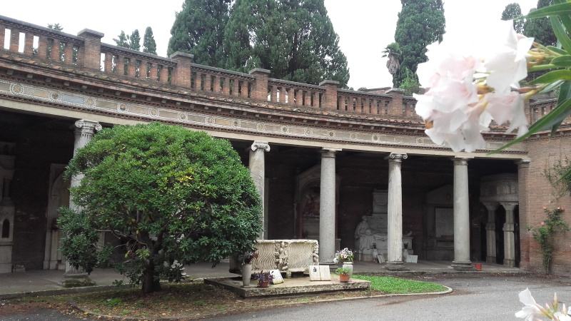 Rampa Caracciolo (Corrado Cianferoni) e tomba Trilussa Rampa Caracciolo (Corrado Cianferoni) e tomba Trilussa