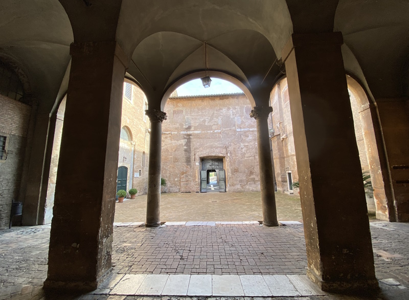 Basilica e Complesso dei Santi Quattro Coronati Basilica e Complesso dei Santi Quattro Coronati
