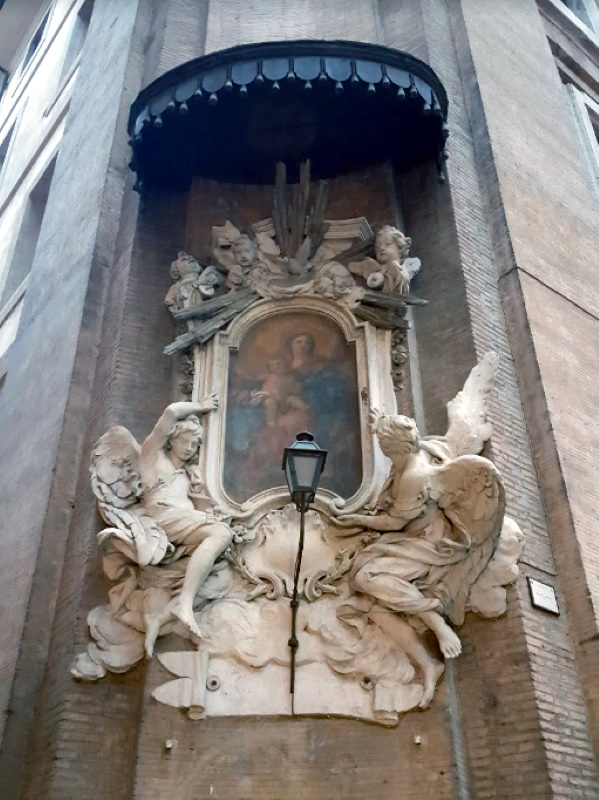 Edicola - piazza dell'Orologio Edicola - piazza dell'Orologio