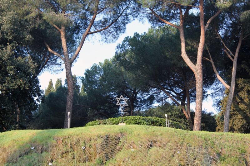 Mausoleo delle Fosse Ardeatine Mausoleo delle Fosse Ardeatine