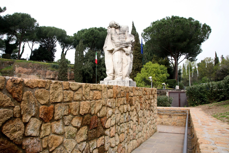 Mausoleo delle Fosse Ardeatine Mausoleo delle Fosse Ardeatine