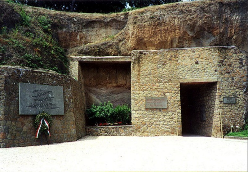 Mausoleo delle Fosse Ardeatine Mausoleo delle Fosse Ardeatine