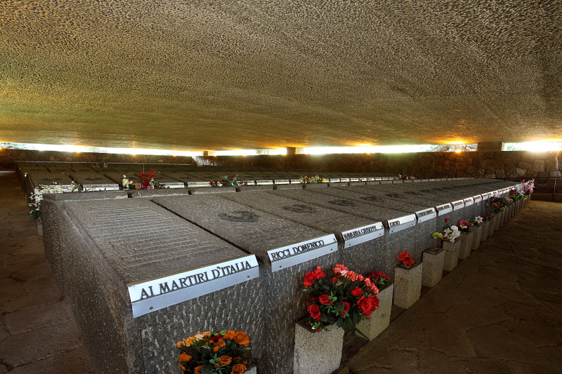 Mausoleo delle Fosse Ardeatine Mausoleo delle Fosse Ardeatine