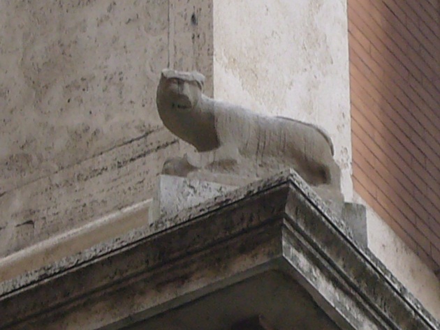 Uno zoo di pietra - Gatta di Palazzo Grazioli Uno zoo di pietra - Gatta di Palazzo Grazioli