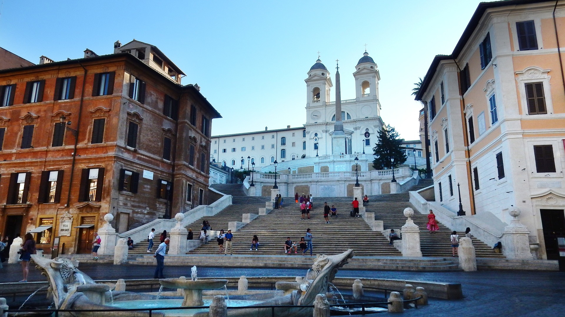 Obelisco Sallustiano di fronte alla chiesa della Ss. Trinità dei Monti Obelisco Sallustiano di fronte alla chiesa della Ss. Trinità dei Monti