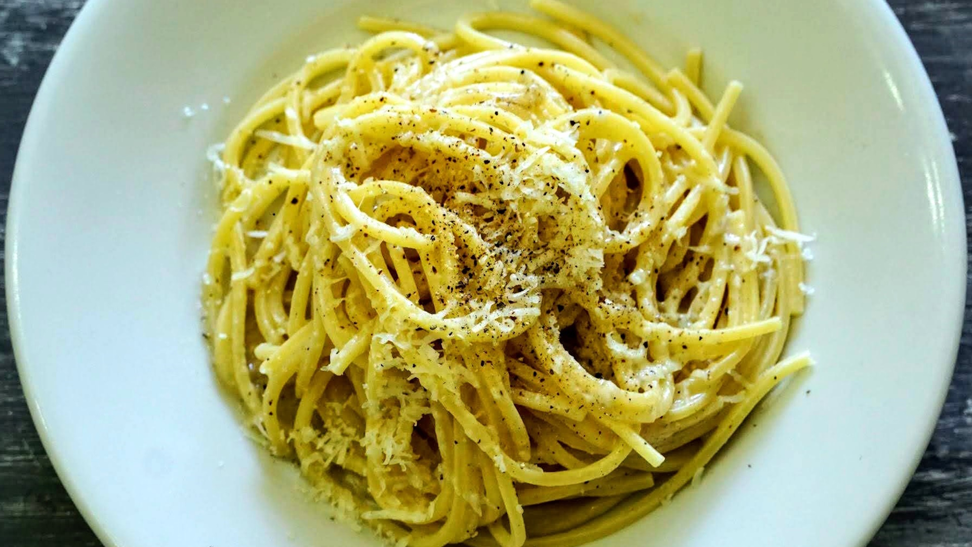 Spaghetti cacio e pepe Spaghetti cacio e pepe