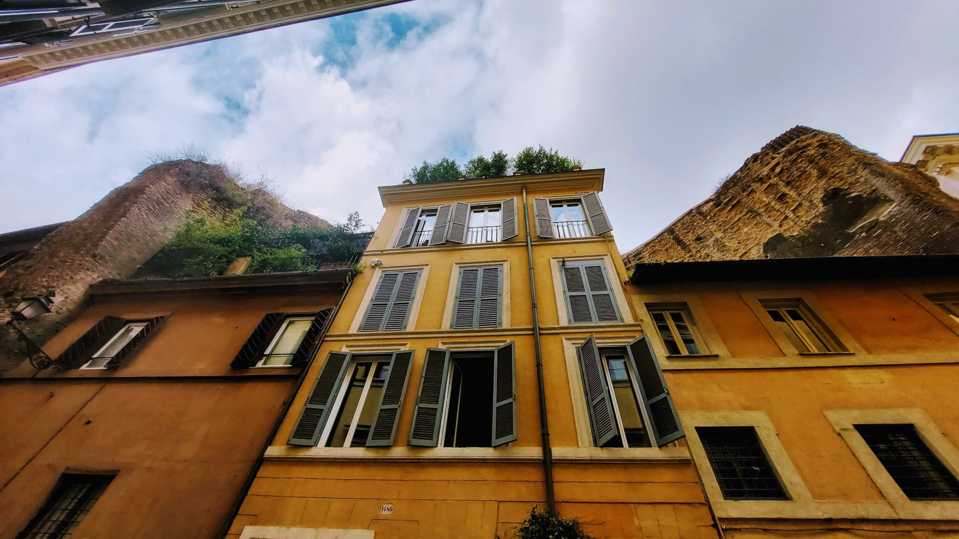 Via dell’Arco della Ciambella e le Terme di Agrippa