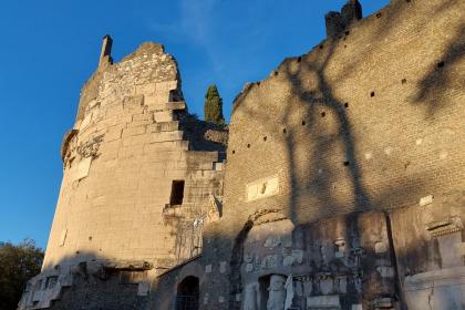 Mausoleo di Cecilia Metella Mausoleo di Cecilia Metella