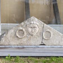 Timpano con testa di medusa Timpano con testa di medusa