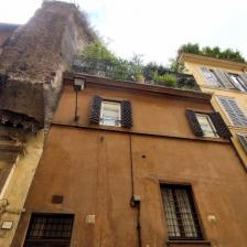 Via dell’Arco della Ciambella e le Terme di Agrippa