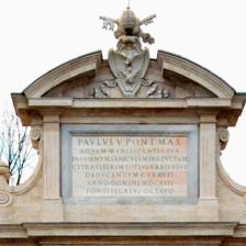 particolare dell'attico con stemma della famiglia Borghese particolare dell'attico con stemma della famiglia Borghese