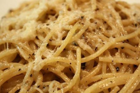 Spaghetti cacio e pepe Spaghetti cacio e pepe