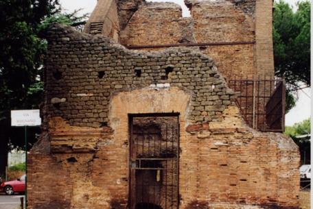 Sepolcro di via Bisignano-Foto Sovrintendenza Capitolina ai Beni Culturali Sepolcro di via Bisignano-Foto Sovrintendenza Capitolina ai Beni Culturali