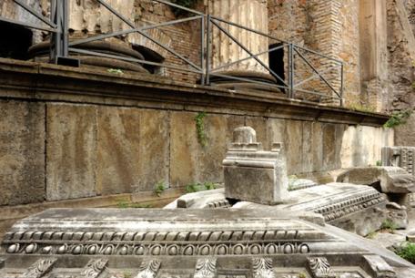Tempio di via delle Botteghe Oscure - Tempio delle Ninfe-Foto Sovrintendenza Capitolina Tempio di via delle Botteghe Oscure - Tempio delle Ninfe-Foto Sovrintendenza Capitolina